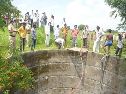 The bodies of a missing woman and a five-year-old boy were found in a well | बेपत्ता महिला आणि पाच वर्षांच्या मुलाचा मृतदेह विहिरीत आढळला