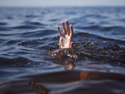 Farmer dies after falling into a field lake | मोटार लावताना तोल गेल्याने शेततळ्यात पडून शेतकऱ्याचा मृत्यू Farmer dies after falling into a field lake | मोटार लावताना तोल गेल्याने शेततळ्यात पडून शेतकऱ्याचा मृत्यू
