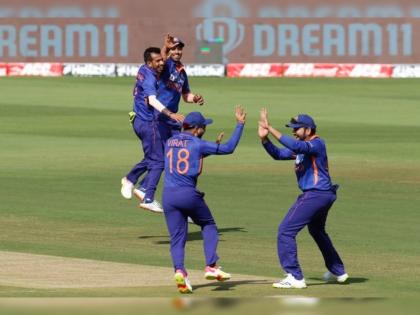 IND vs WI, 1st ODI Live Updates : 3 consecutive DRS went right for Team India in the first ODI and Yuzvendra Chahal take 3 wickets  | IND vs WI, 1st ODI Live Updates : रोहित शर्मा वन डे संघाचा कर्णधार होताच एक गोष्टही बदलली, २३ षटकांत विंडीजची वाट लावली