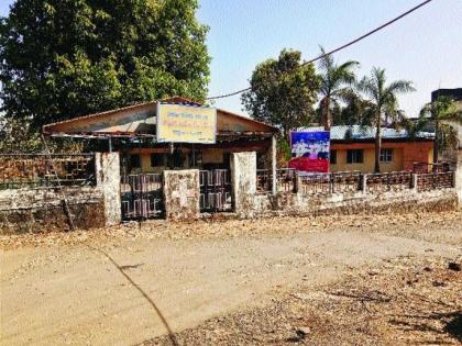 Mendadi Primary Health Center in the dark from the hurricane; The condition of patients in eight villages | मेंदडी प्राथमिक आरोग्य केंद्र चक्रीवादळापासून अंधारात; आठ गावांतील रुग्णांचे हाल