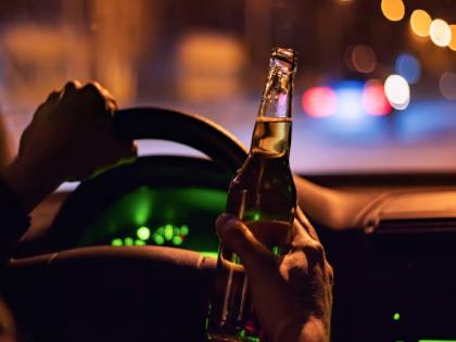 Metro City's 'car-o-bar' trend is gaining momentum in Chhatrapati Sambhajinagar, alcohol is being served in cars | मेट्रो सिटीचा ‘कार-ओ-बार’ ट्रेंड छत्रपती संभाजीनगरात, गाड्यांमध्येच दारू रिचवून वाढतोय वेग