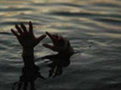 Youth drowns in deep water of river |  डोहात बुडून युवकाचा मृत्यू