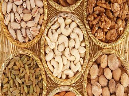 In Nagpur, cashew nuts are cheap, almonds, walnuts expensive | नागपुरात काजू स्वस्त, बदाम, आक्रोड व खारीक महाग 