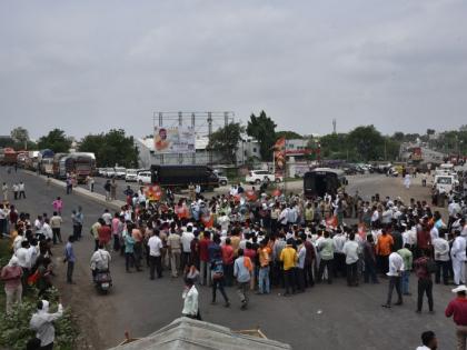 BJP's Agitation for OBC reservation on national highway | ओबीसी आरक्षणासाठी भाजपचा राष्ट्रीय महामार्गावर रास्ता राेकाे