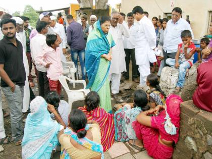 Administration order to make alternate school instead of dangerous buildings | धोकादायक इमारतीऐवजी जिल्ह्यातील शाळांना पर्यायी व्यवस्था करण्याचे प्रशासनाला आदेश Administration order to make alternate school instead of dangerous buildings | धोकादायक इमारतीऐवजी जिल्ह्यातील शाळांना पर्यायी व्यवस्था करण्याचे प्रशासनाला आदेश