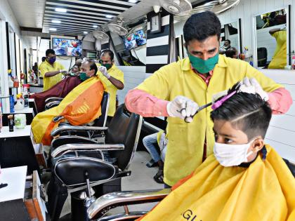 CoronaVirus Lockdown: Salons, parlors with special care | CoronaVirus Lockdown : विशेष दक्षतेसह सलून, पार्लर गजबजली