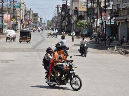 Order to seize vehicles of those who wandering on roads | रिकामटेकड्यांची वाहने जप्त करण्याचा आदेश