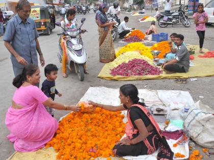 Flowers eat | फुलांनी खाल्ला भाव