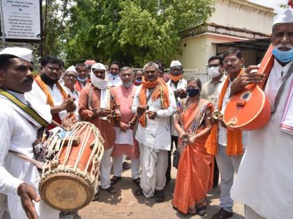 Vishwa Hindu Parishad launches Bhajan agitation! | विश्व हिंदू परिषदेने केले भजन आंदोलन!