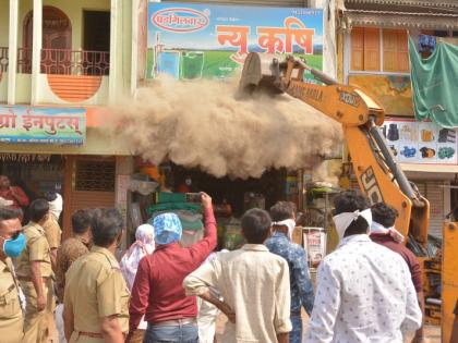 Removal of encroachers in the Akola City | अतिक्रमकांना पिटाळले ; शहराच्या मध्यवर्ती भागाने घेतला माेकळा श्वास