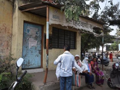 Hirkani room at Akola bus stand is locked from 'Lockdown' | 'लाॅकडाऊन'पासून अकोला बसस्थानकावरील हिरकणी कक्ष कुलुपबंदच