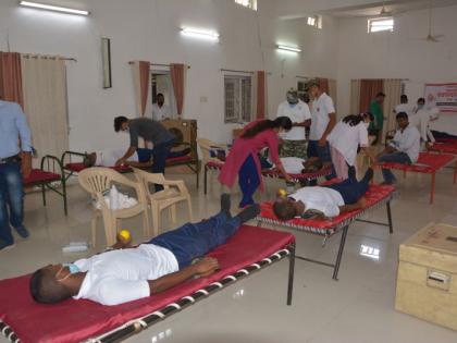 100 policemen donate blood in ethnic reconciliation activities | जातीय सलोखा उपक्रमात १०० पोलिसांनी केले रक्तदान