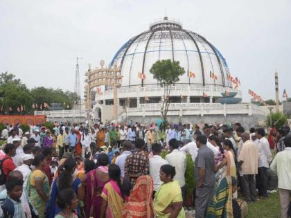 Deeksha Bhoomi; Followers from other countries also came to greet Babasaheb | दीक्षाभूमीवर जयबुद्ध, जयभीमचा जयघोष; इतर देशांतूनही आले अनुयायी