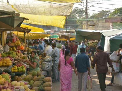 Don't be a Corona carrier; Eat only by cleaning the vegetables and fruits! | ‘कोरोना’चे वाहक बनू नका; पालेभाज्या अन् फळं स्वच्छ करूनच खा!