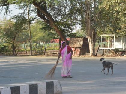 Their service continues under the shadow of 'Corona'! | ‘कोरोना’च्या सावटाखालीही त्यांची सेवा सुरूच!