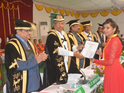  Dr.PDKV Convocation ceremony: 29 Students get gold medal | डॉ.पंदेकृवि दीक्षांत समारंभ : २९ विद्यार्थी ठरले सुवर्ण पदकांचे मानकरी