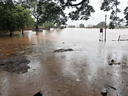 Panchganga water level drops by one foot: Riverside crops are still under water | पंचगंगेची पाणीपातळी एक फुटांनी उतरली : नदीकाठची पिके अजूनही पाण्याखालीच