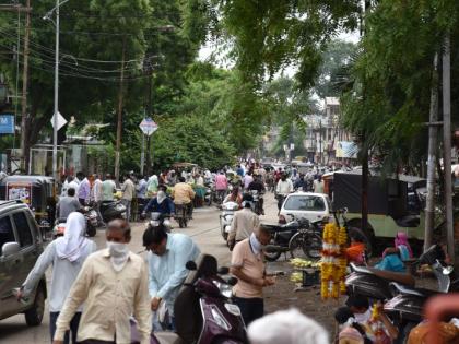 Akola Unlock: All over the road again; The markets are buzzing! | अकोला अनलॉक : पुन्हा सारे रस्त्यावर; बाजारपेठा गजबजल्या!