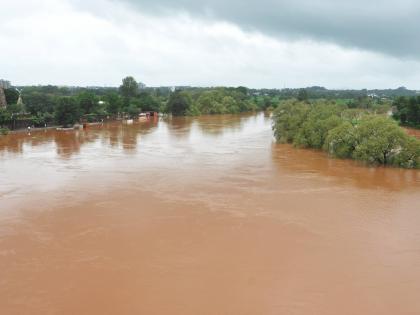 Nearly eighteen bunds of water in Kolhapur district, under water from Panchganga | कोल्हापूर जिल्ह्यात अठरा बंधारे पाण्याखाली, पंचगंगेचे पाणी पात्राबाहेर