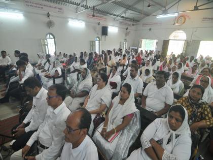 On Good Friday Christians pray for jail inmates, distribute goods to the homeless | kolhapur- गुड फ्रायडेनिमित्त ख्रिस्तीबांधवांची कारागृहातील बंदीजनांसाठी प्रार्थना, बेघरांना वस्तूंचे वाटप