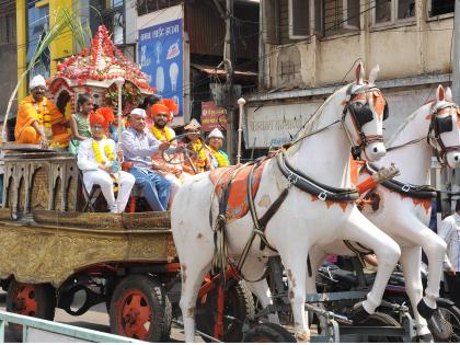 Kolhapur: 'Ahimsa Paramo: Dharm Ki Jai' Jayoghosh is in Dumdumle City, Lord Mahavir Jayanti Festival | कोल्हापूर : ‘अहिंसा परमो: धर्म की जय’ जयघोषाने दुमदुमले शहर, भगवान महावीर जयंती उत्सहात