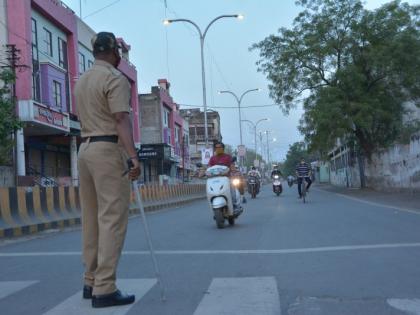 Action on 8,000 vehicles in the first phase of the lockdown | लॉकडाऊनच्या पहिल्या टप्प्यात आठ हजार वाहनांवर कारवाई