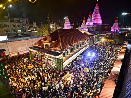 On the first day of Navratri festival, the palanquin ceremony of Karveer Niwasini Sri Ambabai was performed in a devotional atmosphere | Navratri2023: भक्तीसागरात अंबाबाई पालखी सोहळा, हजारो भाविकांची उपस्थिती