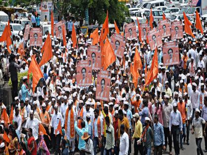 Demonstration in support of Shiv Sena chief Uddhav Thackeray in Kolhapur | ‘मासा लागला गळाला, एकनाथ शिंदे पळाला’; उद्धव ठाकरेंच्या समर्थनात कोल्हापुरात शिवसैनिक रस्त्यावर