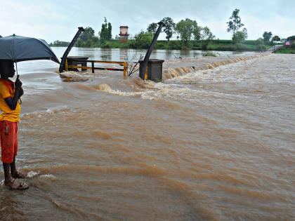 2 roads in the district closed due to rains | पावसामुळे कोल्हापूर जिल्ह्यातील 2 मार्ग बंद