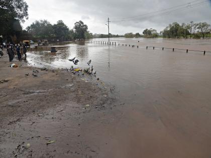 Less rainfall in Kolhapur, lower water level in Panchganga, 27 dams under water | Rain update: कोल्हापुरात पावसाची उसंत, पंचगंगेच्या पाणी पातळीत घट; मात्र २७ बंधारे पाण्याखालीच