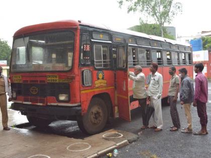 Lalpari ran for the first time in five months! | पाच महिन्यात पहिल्यांदाच धावली लालपरी!