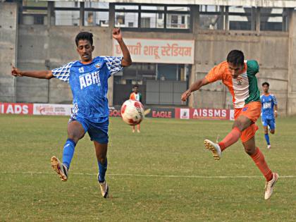 KSA Football League: Shivaji Tarun Mandal, Sandhyamath, Zunjar Club teams defeated rival teams | केएसए फुटबॉल लिग: शिवाजी तरुण मंडळ, संध्यामठ, झुंजार क्लब संघांची प्रतिस्पर्धी संघावर मात