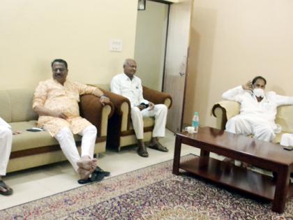 Solapur District Milk Union Election; The meeting called for allotment of seats ended in fruitless discussion | सोलापूर जिल्हा दूध संघ निवडणूक; जागा वाटपासाठी बोलाविलेली बैठक संपली निष्फळ चर्चेत