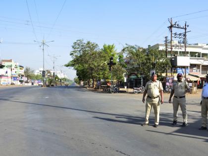 Solapurkar's Auto Curfew; All roads resemble ...! | Janata Curfew; सोलापूरकरांचा स्वयं कर्फ्यू; सर्वच रस्ते सामसूम...!