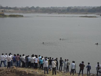 One of the youth who went to meet in Jalgaon Mayor Lion's suicide in the lake |  जळगावात मित्राच्या भेटीसाठी गेलेल्या तरुणाची मेहरुण तलावात आत्महत्या