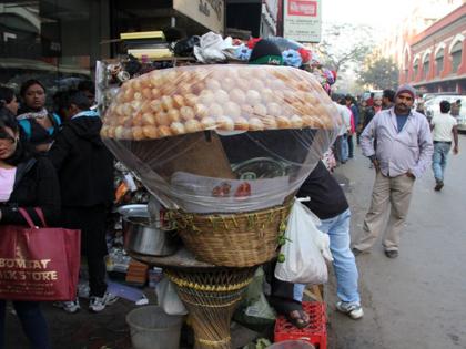 Panipuri, Contaminated Ice Ball Increases Children's Fever | पाणीपुरी, दूषित आइसगोळा वाढवतो लहान मुलांचा ताप 