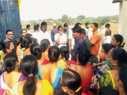 Project affected people shut down Uran railway for the third time | प्रकल्पग्रस्तांनी उरण रेल्वेचे काम तिसऱ्यांदा पाडले बंद 