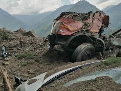 Kinnaur landslide: ITBP personnel rush for rescue; two dead, 40 feared buried under debris | Kinnaur Landslide: हिमाचल प्रदेशमध्ये बचाव कार्य सुरु; दरडीखाली दोघांचे मृतदेह सापडले; 10 जणांना वाचविले