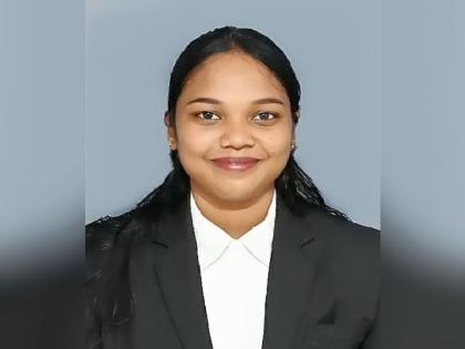 Priya Yashwant Tadam has been awarded an annual scholarship of 37 lakh 61 thousand 183 for higher studies in London | सुधीर मुनगंटीवार यांनी सहज सोपी केली आदिवासी तरुणीची शिक्षणासाठीची लंडनवारी!