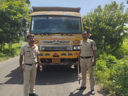 Ash above, sand below; New funda for illegal sand transport | वर राख, खाली रेती; अवैध रेती वाहतुकीचा नवा फंडा