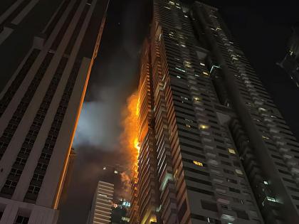 Massive fire breaks out at 67-storey skyscraper in Dubai; 3,820 residents evacuated | दुबईतील ६७ मजली गगनचुंबी इमारतीला भीषण आग; ३,८२० रहिवाशांना बाहेर काढले Massive fire breaks out at 67-storey skyscraper in Dubai; 3,820 residents evacuated | दुबईतील ६७ मजली गगनचुंबी इमारतीला भीषण आग; ३,८२० रहिवाशांना बाहेर काढले