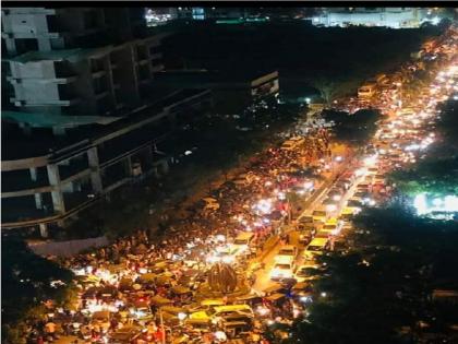 Due to Navratri festival, there is a lot of traffic jam in Bhayander area | आधीच ध्वनी प्रदूषण त्यात वाहतूक कोंडी मुळे भाईंदरकर त्रासले 