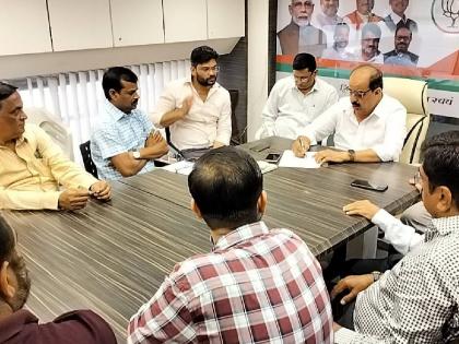 Due to the dispute between traders and hawkers in Ulhasnagar, MLA Kumar Ailani held a meeting with the authorities | उल्हासनगरात व्यापारी व फेरीवाले आमने सामने; आमदार आयलानी यांनी घेतली अधिकाऱ्यांची बैठक