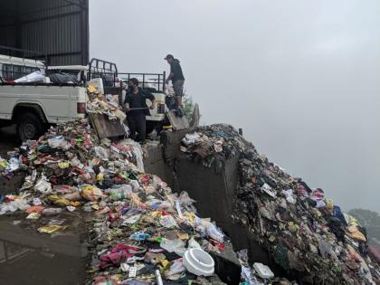 Woman earns 4 lakh rupees every month by selling garbage | 'भंगार' विकून महिन्याला 4 लाख रूपये कमावते ही महिला, आयडिया अशी तुम्हीही सुरू कराल बिझनेस