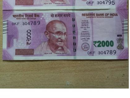  Two fake currency notes seized from Sangli district; Companions escape | बनावट नोटा खपविण्याचा सांगलीत टोळीकडून प्रयत्न एकास अटक : दोन हजाराच्या दोन नोटा जप्त; साथीदारांचे पलायन