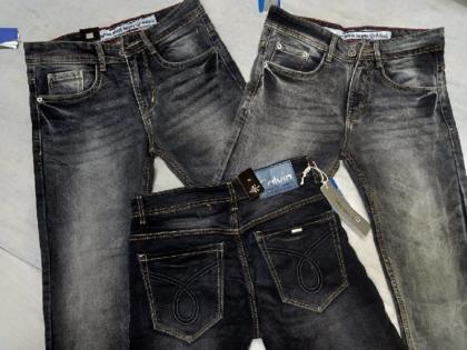 Aren't your jeans fake? Sales started using fake 'logo' in the market | तुमची जिन्स पॅन्ट बनावट नाही ना? बाजारात बनावट ‘लोगो’ वापरून विक्री सुरू