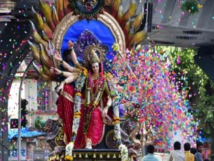 Raas Garba of Crores in Political Navratri Festival; Jagar Ambemata; The coconut of Pavati Pooja burst open | राजकीय नवरात्रोत्सवात कोट्यवधींचा रास गरबा; जागर अंबेमातेचा; पावती पूजनाचा नारळ फुटला