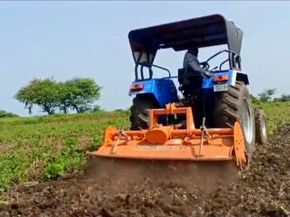 Washim: Cutworm attack on soybeans even after tibar sowing; Tractor rotated on seven acres of crops! | Washim: तिबार पेरणीनंतरही सोयाबीनवर अळीचे आक्रमण; सात एकरातील पिकांवर फिरविला ट्रॅक्टर!