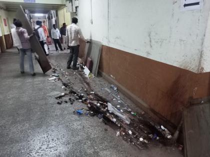 Dread of District Collector's visit; Cleaning in the administrative building! | जिल्हाधिकाऱ्यांच्या भेटीची धास्ती; प्रशासकीय इमारतीत साफसफाई!