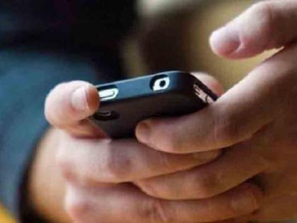 Students' mobile use should be banned | विद्यार्थ्यांच्या मोबाइल वापरावर बंदी आणावी